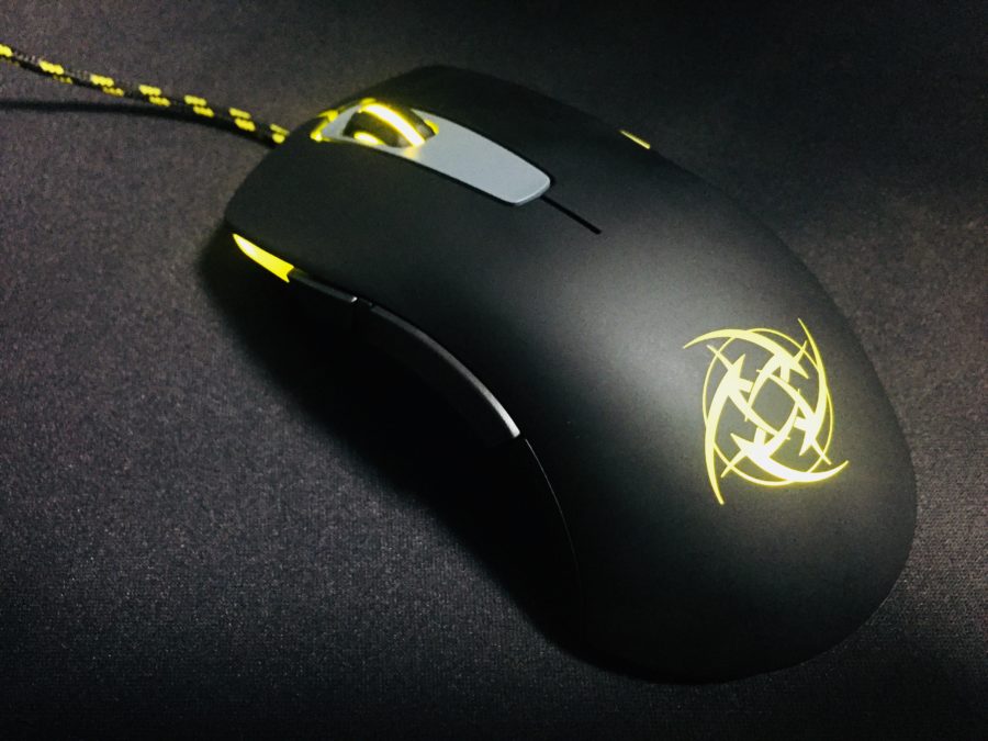「Xtrfy M1」レビュー。とにかく持ちやすい独自のエルゴノミクス形状が魅力の左右非対称ゲーミングマウス