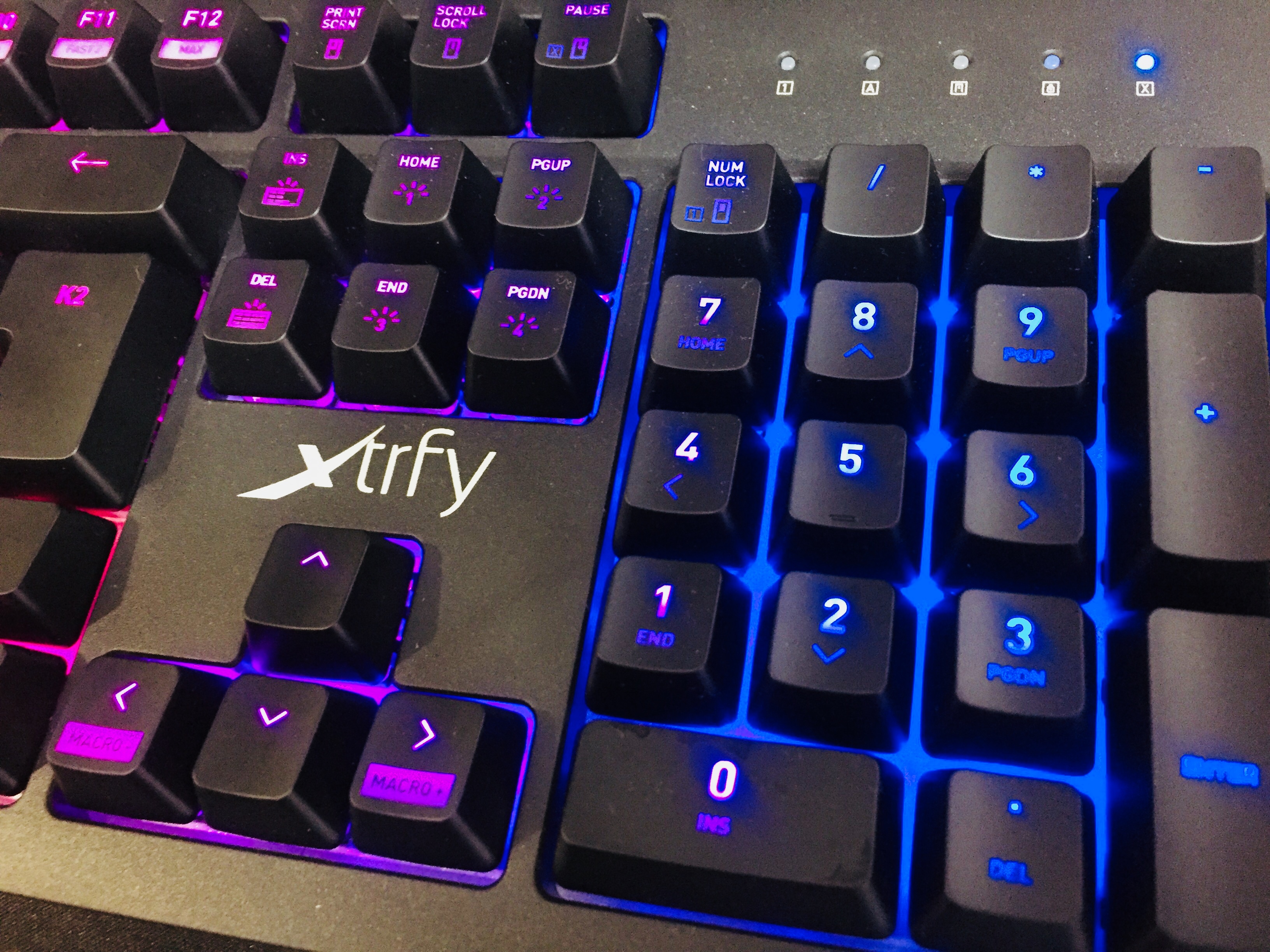 Xtrfy K2-RGB ゲーミングキーボード 赤軸 英語配列(UK配列)