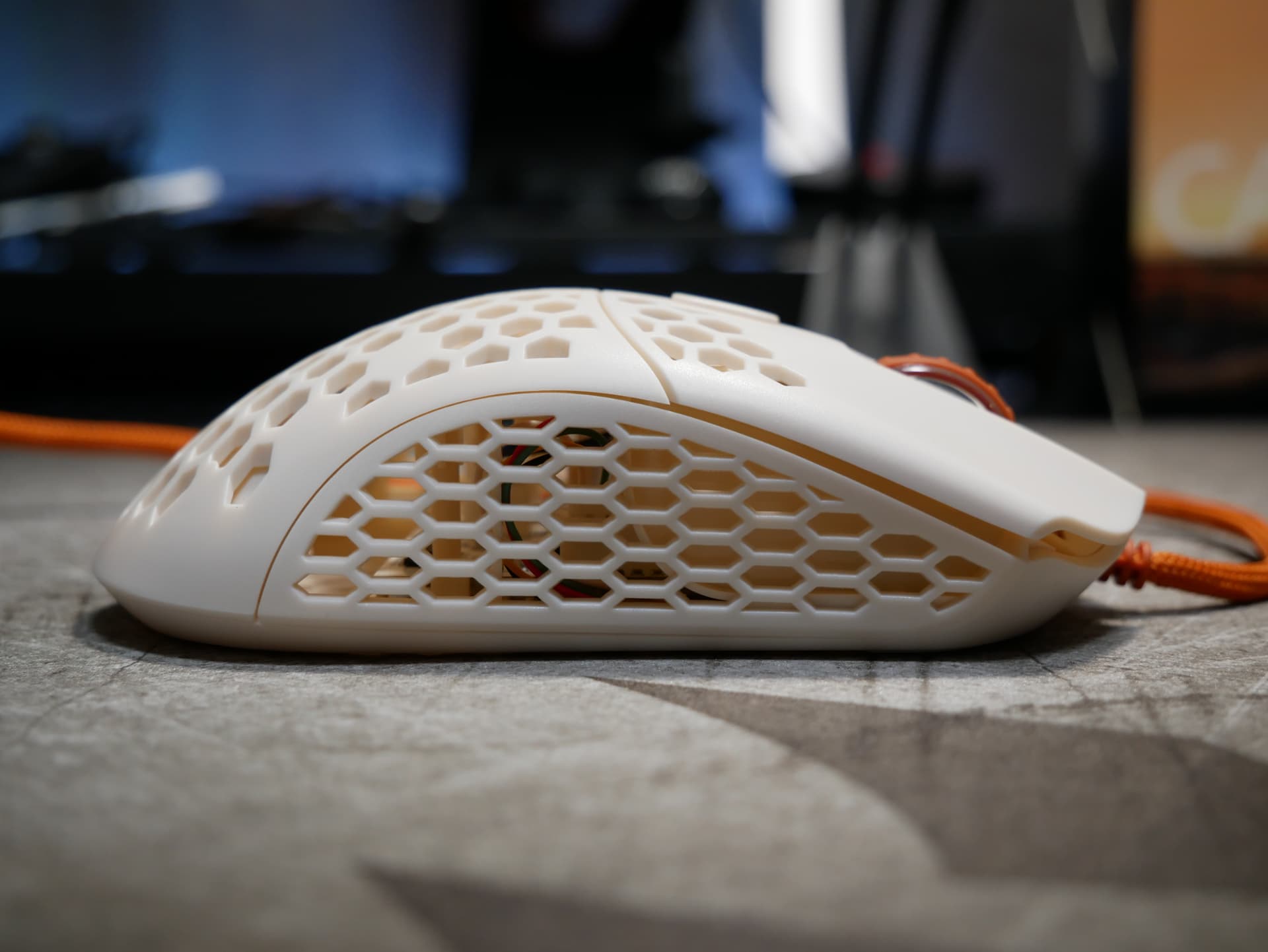 Finalmouse Ultralight 2 – Cape Town」レビュー。わずか47gの最軽量ゲーミングマウス | DPQP