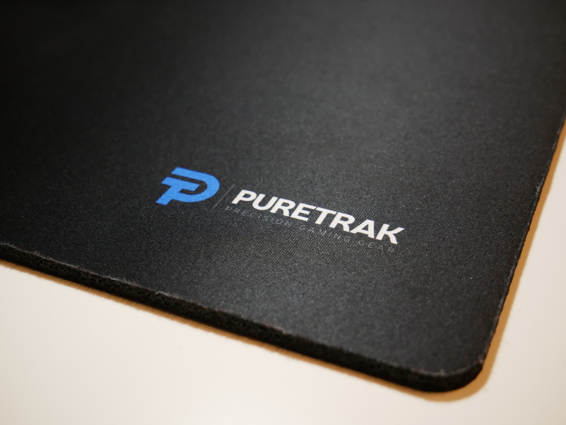 「PureTrak Talent」レビュー。巻き癖・センサー相性に悩まされづらい、滑り重視のゲーミングマウスパッド