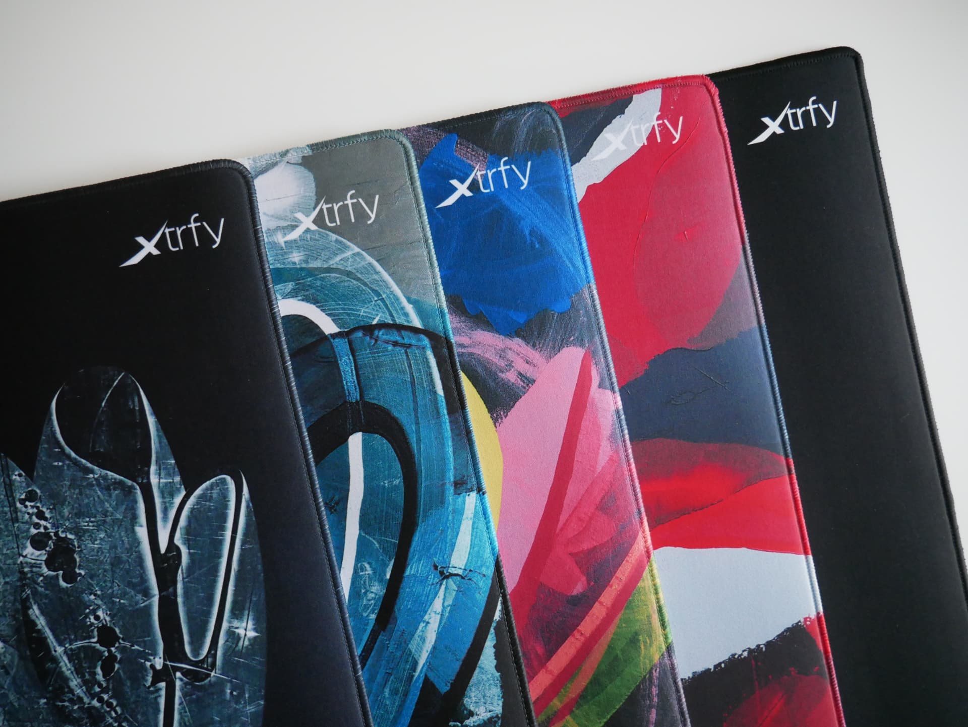 「Xtrfy GP4」レビュー。アーティスティックなデザインが目を惹く、5色展開のゲーミングマウスパッド