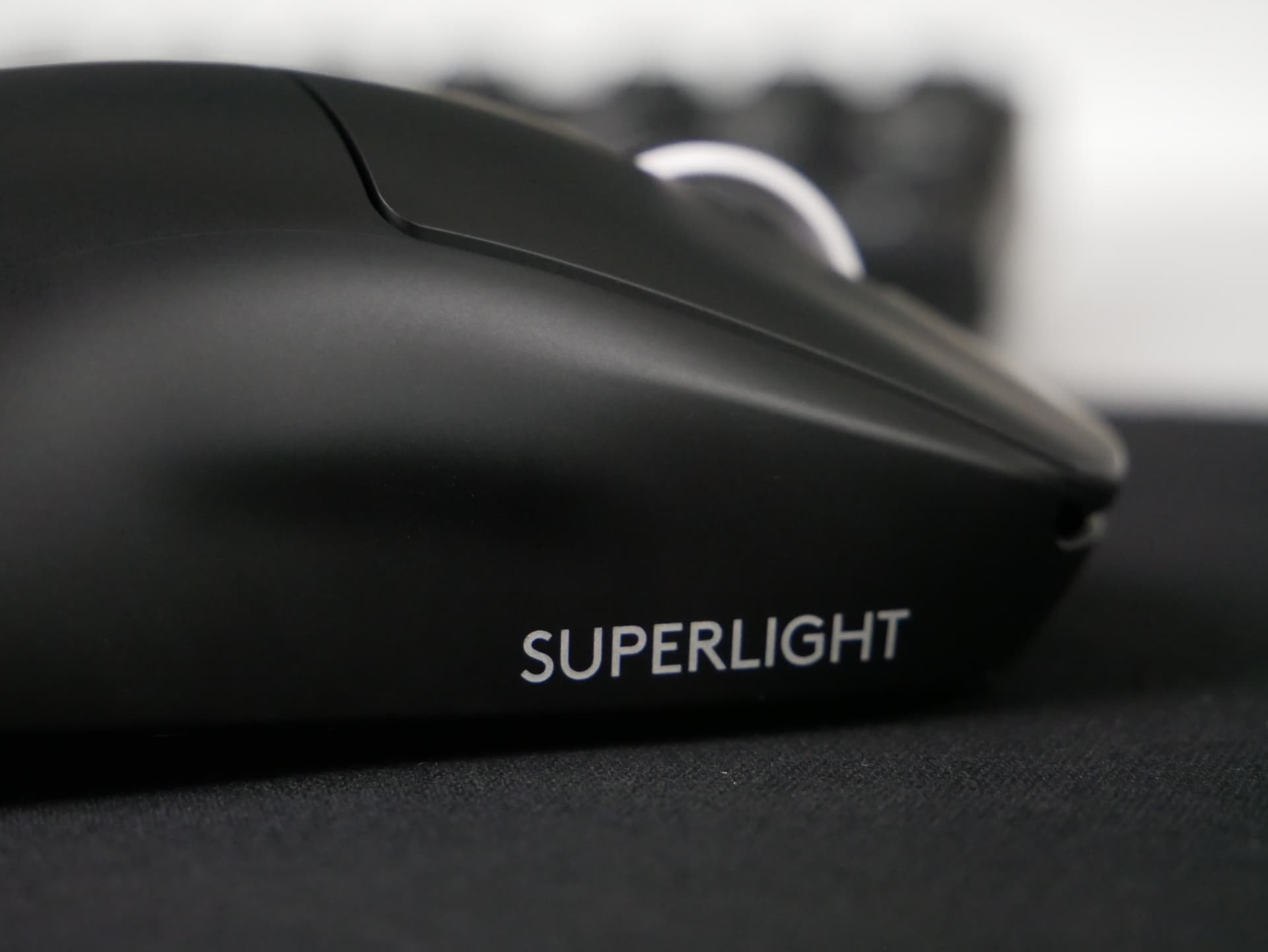 「Logicool G Pro X Superlight」レビュー。シンプルな形状の最軽量ワイヤレスマウス | DPQP
