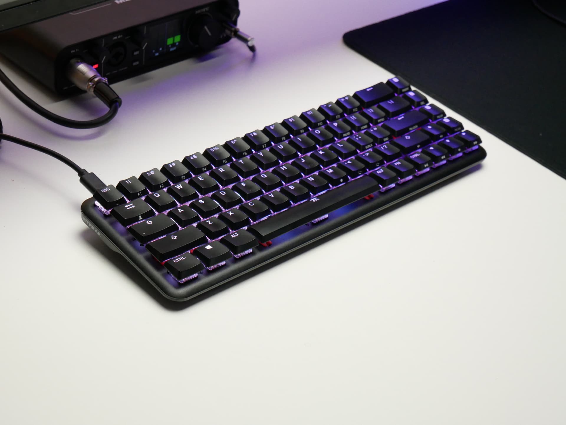 ハイクォリティ Ducky one 3Mini APEXのプロFNATIC所属YuKaF選手使用