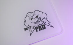 「SkyPAD 3.0 XL」レビュー。前作より大きく、薄く、滑りも向上したガラス製マウスパッド