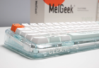 「MelGeek Mojo68」レビュー。デザイン性と機能性を兼ね備えた本格派65％ワイヤレスキーボード