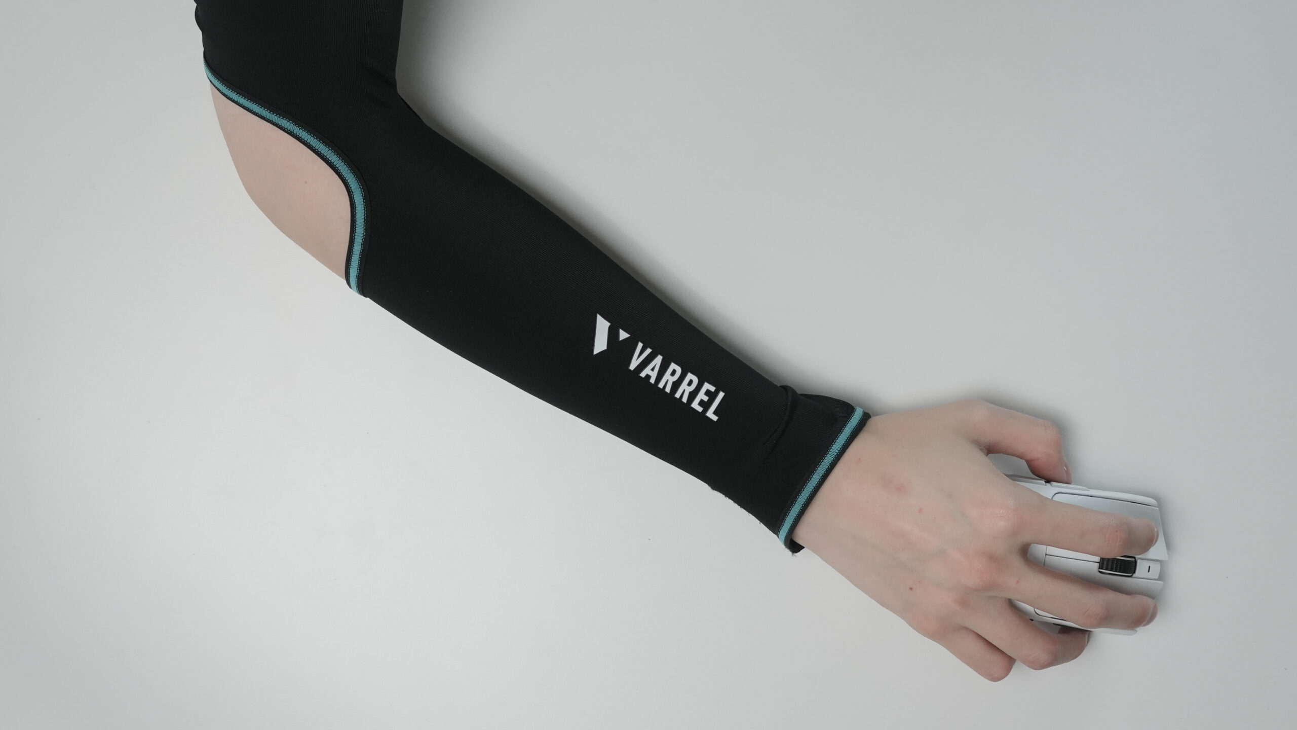 VARREL GAMING ARMCOVER レビュー